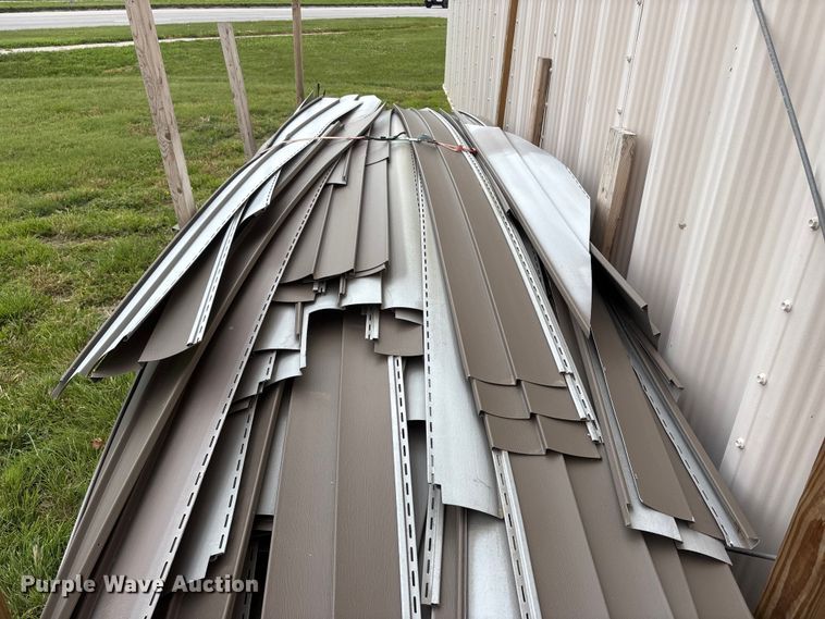 image for item EI5912 Approximately (20) pieces of vinyl siding