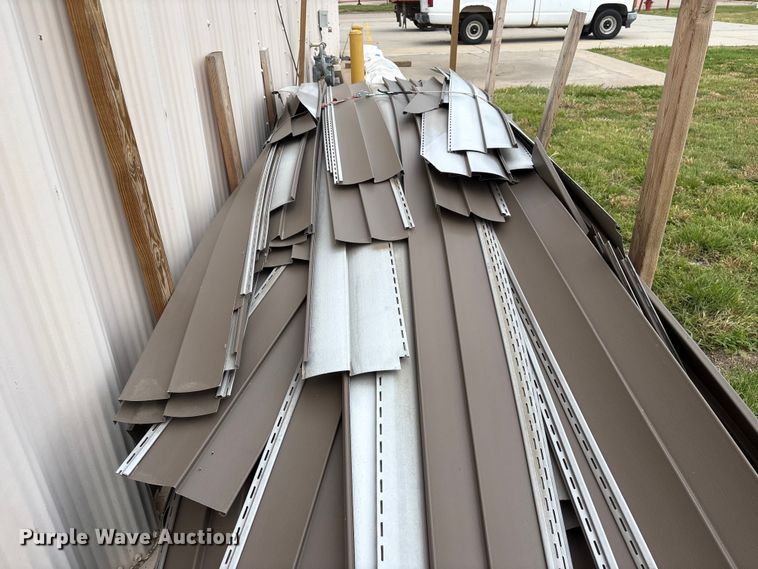 image for item EI5912 Approximately (20) pieces of vinyl siding