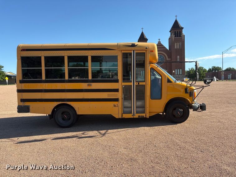 image for item EI5913 2001 GMC Savana school bus