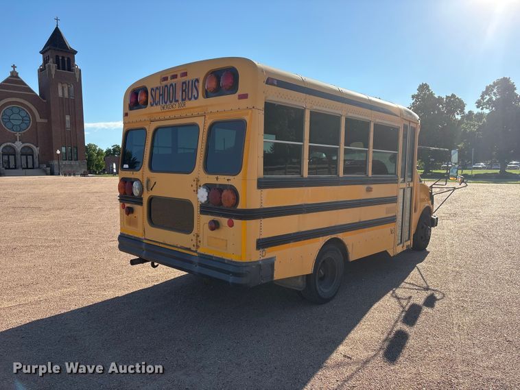 image for item EI5913 2001 GMC Savana school bus