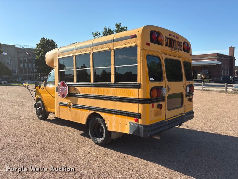 image for item EI5913 2001 GMC Savana school bus