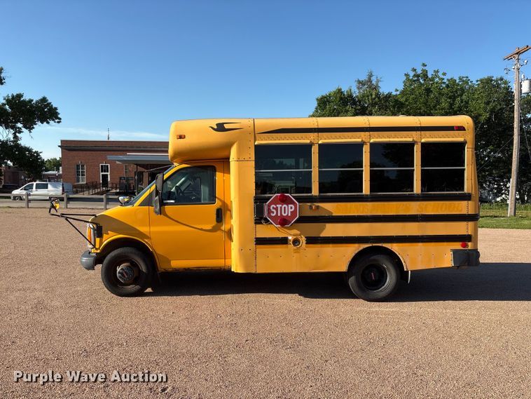 image for item EI5913 2001 GMC Savana school bus