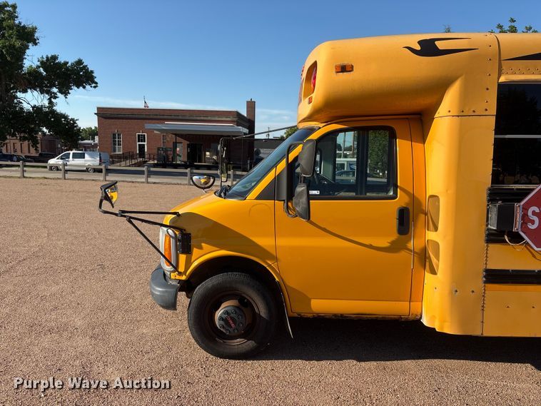 image for item EI5913 2001 GMC Savana school bus