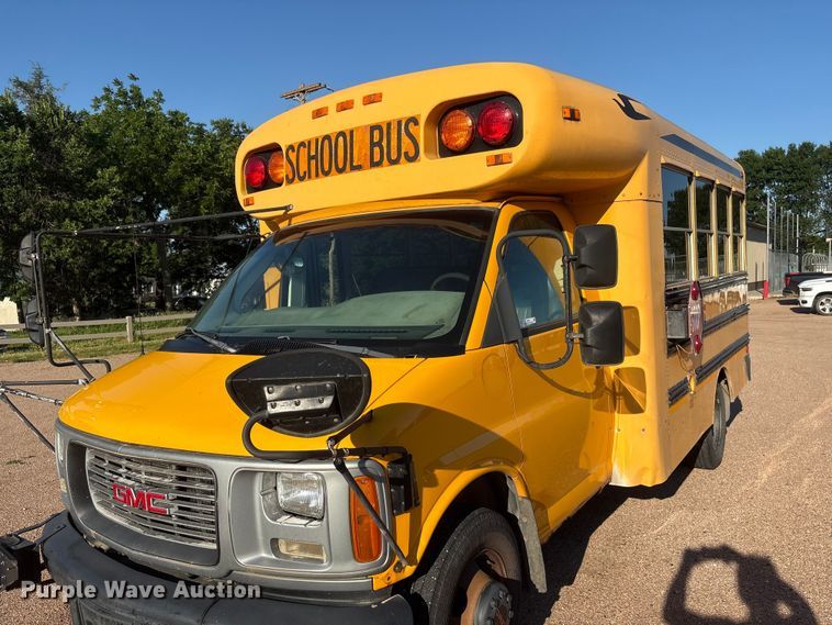 image for item EI5913 2001 GMC Savana school bus