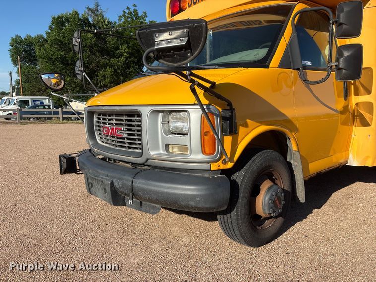 image for item EI5913 2001 GMC Savana school bus