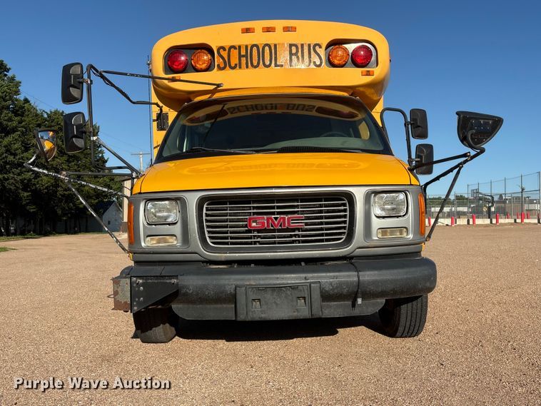 image for item EI5913 2001 GMC Savana school bus