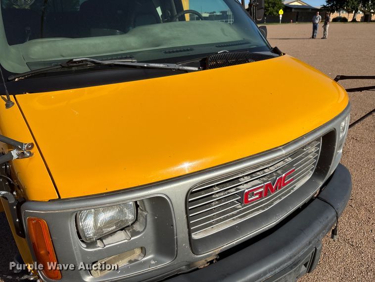 image for item EI5913 2001 GMC Savana school bus