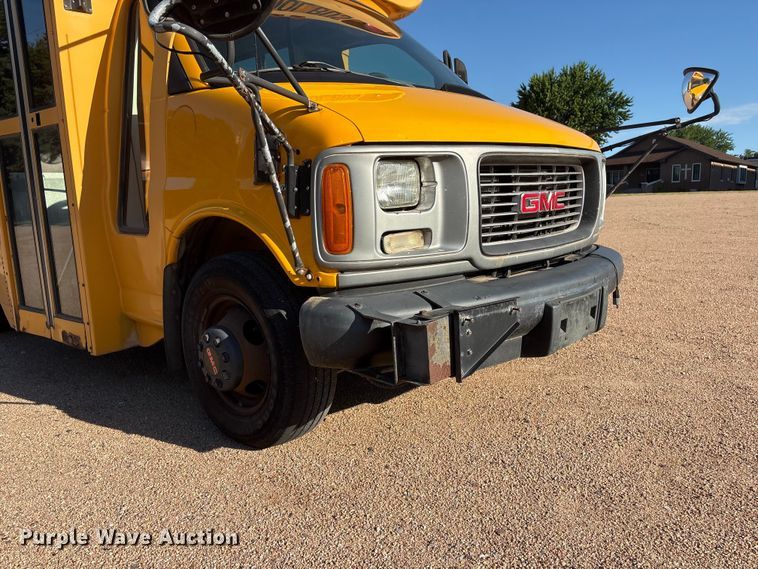 image for item EI5913 2001 GMC Savana school bus