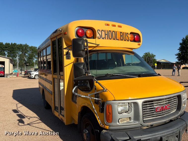 image for item EI5913 2001 GMC Savana school bus