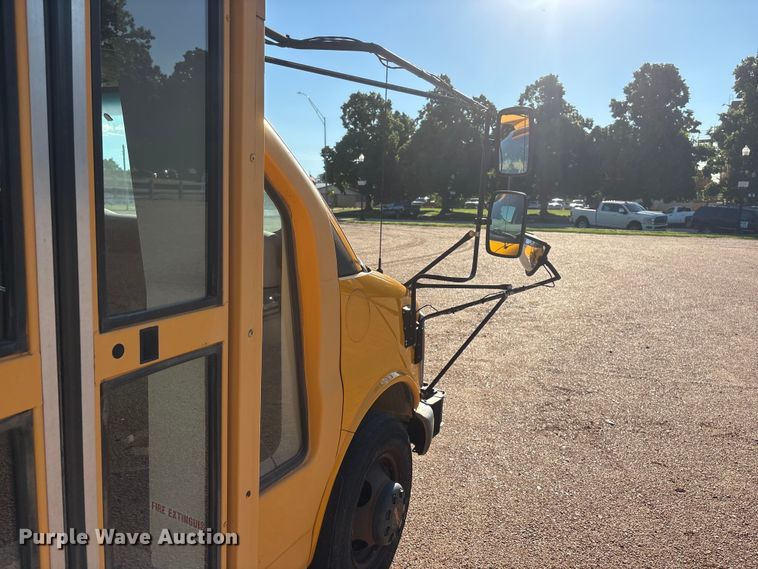image for item EI5913 2001 GMC Savana school bus