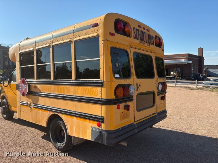 image for item EI5913 2001 GMC Savana school bus