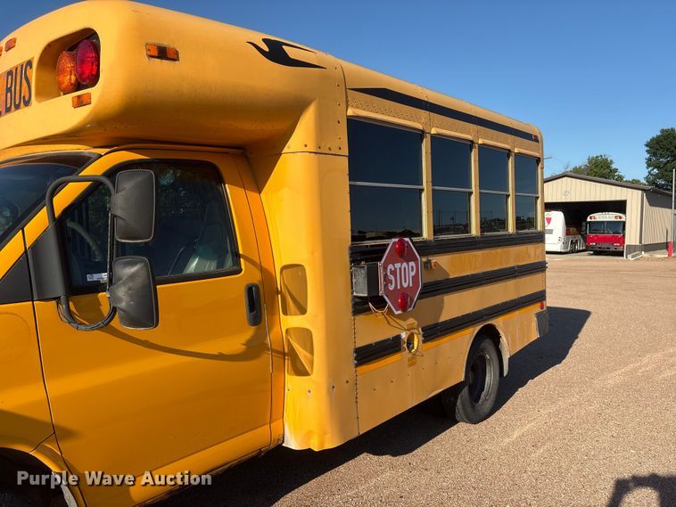 image for item EI5913 2001 GMC Savana school bus