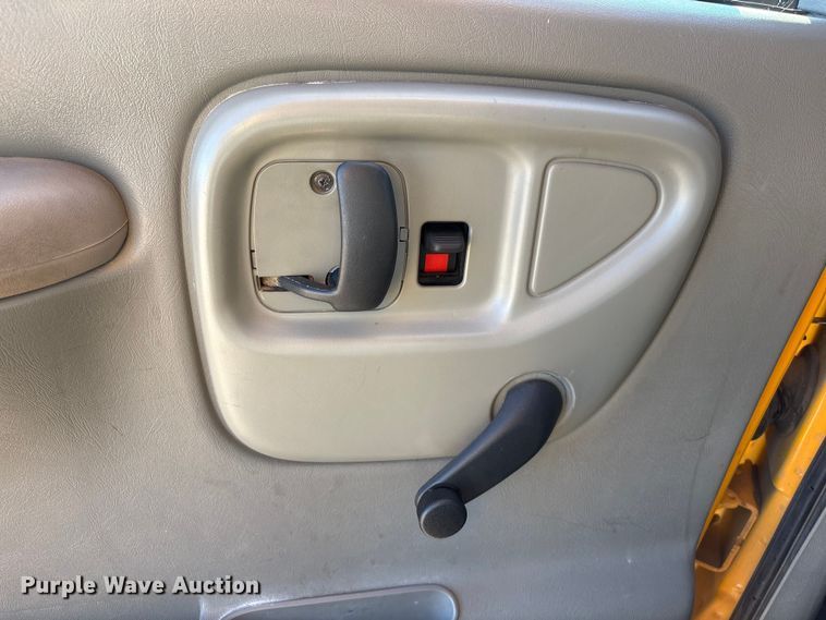 image for item EI5913 2001 GMC Savana school bus