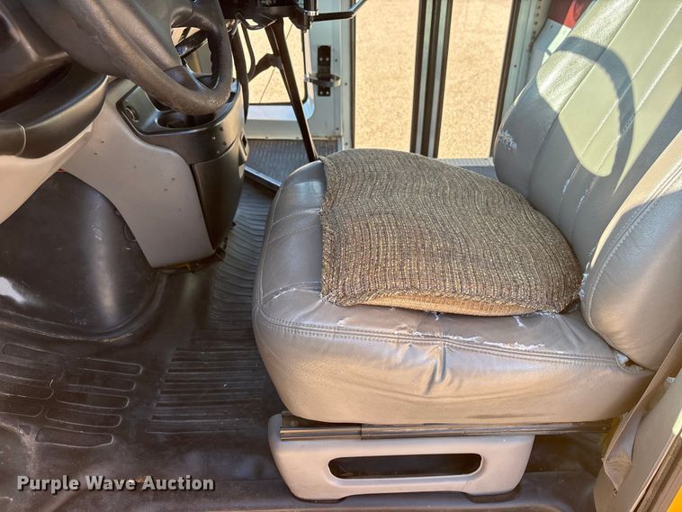 image for item EI5913 2001 GMC Savana school bus