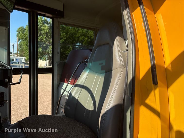 image for item EI5913 2001 GMC Savana school bus