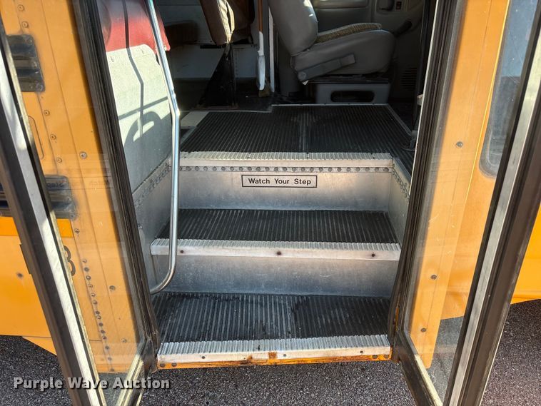 image for item EI5913 2001 GMC Savana school bus