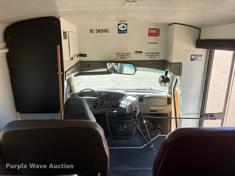 image for item EI5913 2001 GMC Savana school bus