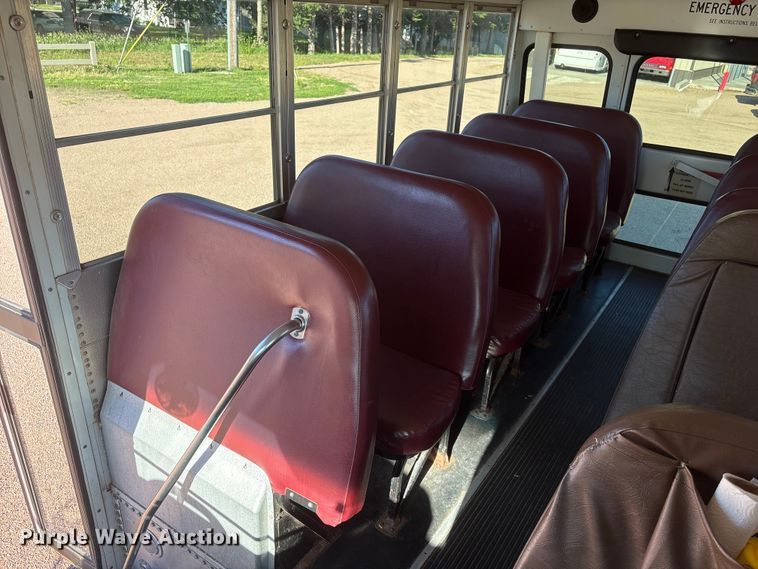 image for item EI5913 2001 GMC Savana school bus