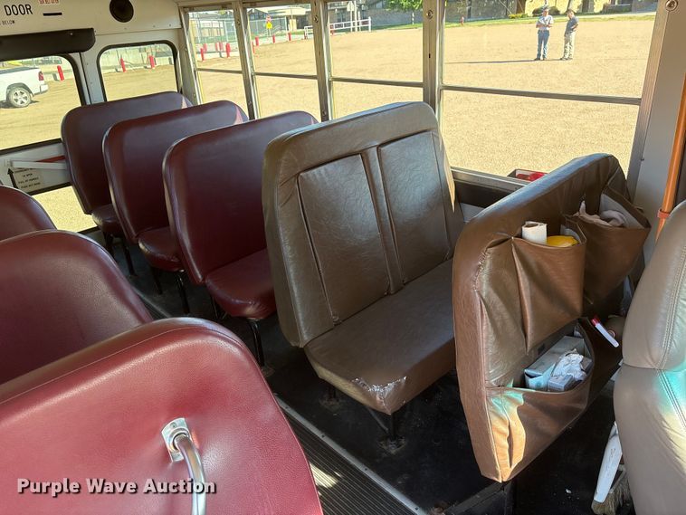 image for item EI5913 2001 GMC Savana school bus