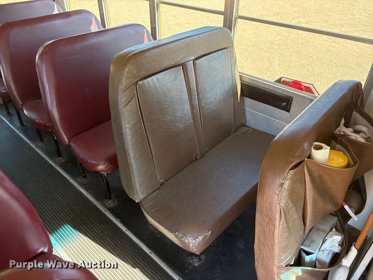 image for item EI5913 2001 GMC Savana school bus