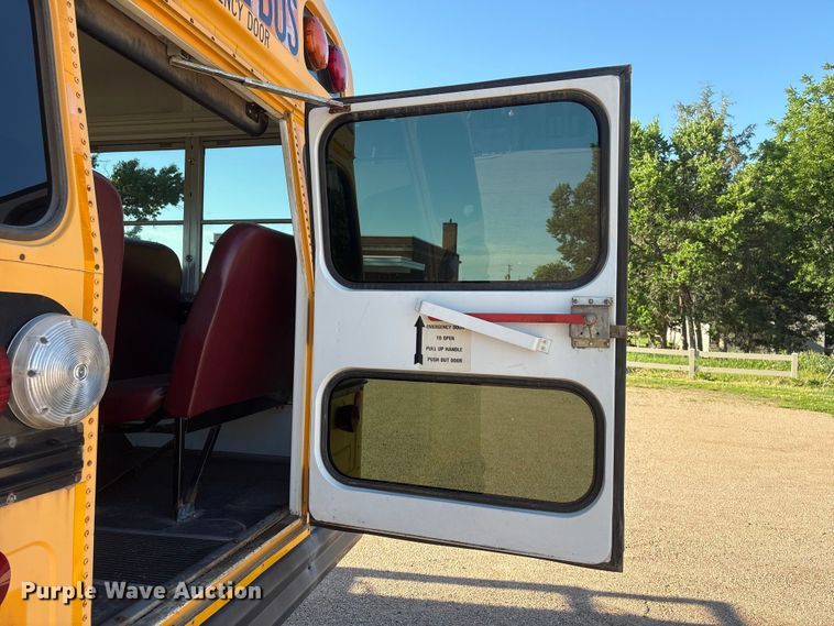 image for item EI5913 2001 GMC Savana school bus