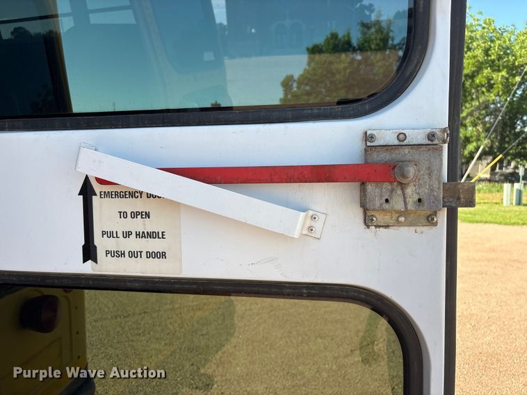 image for item EI5913 2001 GMC Savana school bus