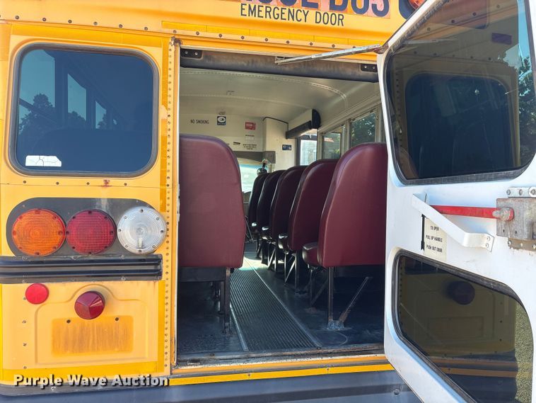 image for item EI5913 2001 GMC Savana school bus