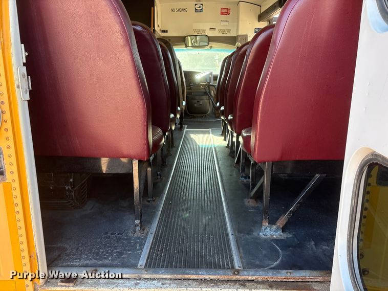 image for item EI5913 2001 GMC Savana school bus