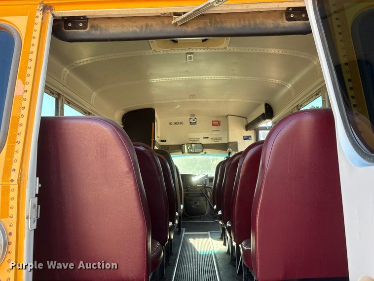 image for item EI5913 2001 GMC Savana school bus