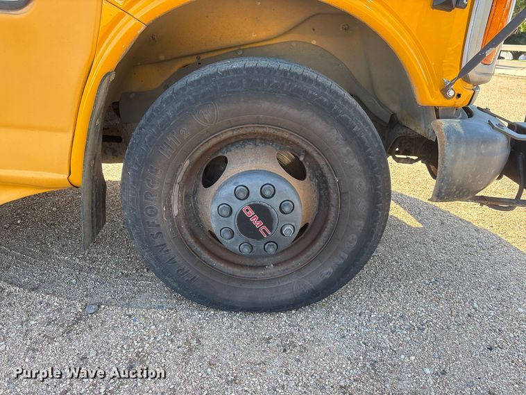 image for item EI5913 2001 GMC Savana school bus