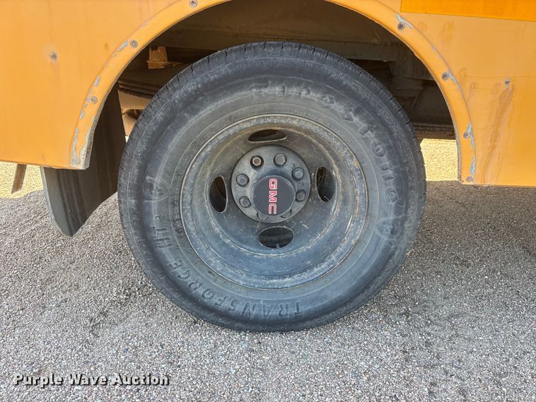 image for item EI5913 2001 GMC Savana school bus