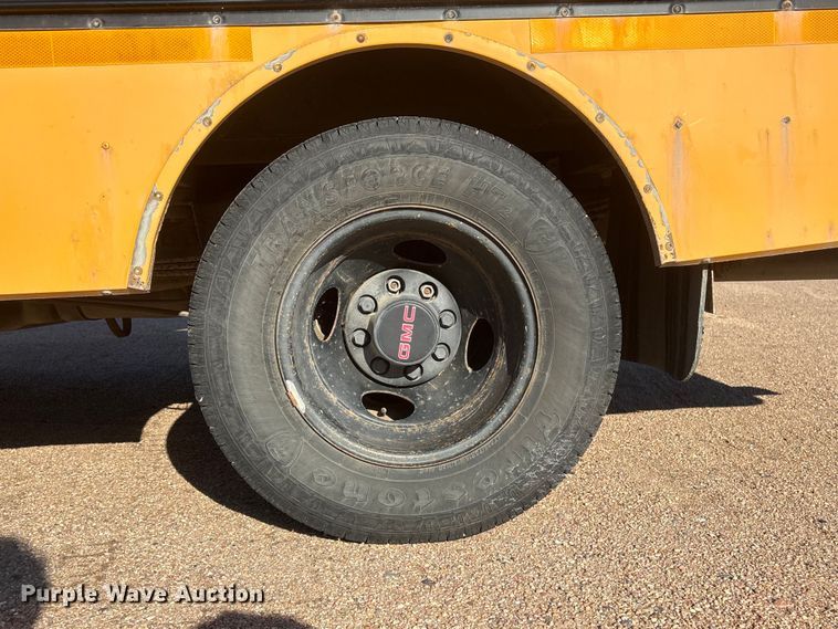 image for item EI5913 2001 GMC Savana school bus