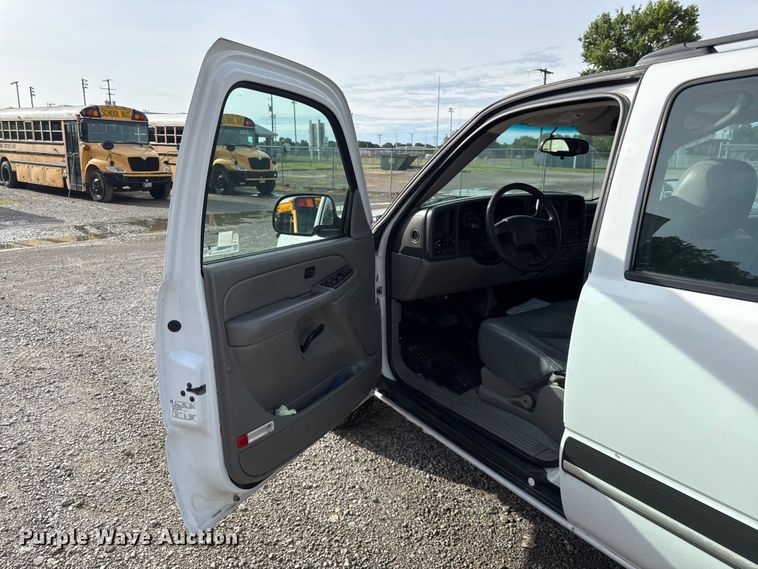 image for item EN0331 2006 Chevrolet Suburban 1500 SUV