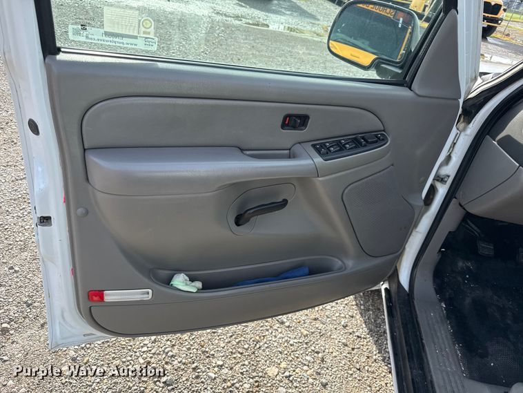 image for item EN0331 2006 Chevrolet Suburban 1500 SUV