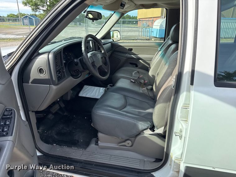 image for item EN0331 2006 Chevrolet Suburban 1500 SUV