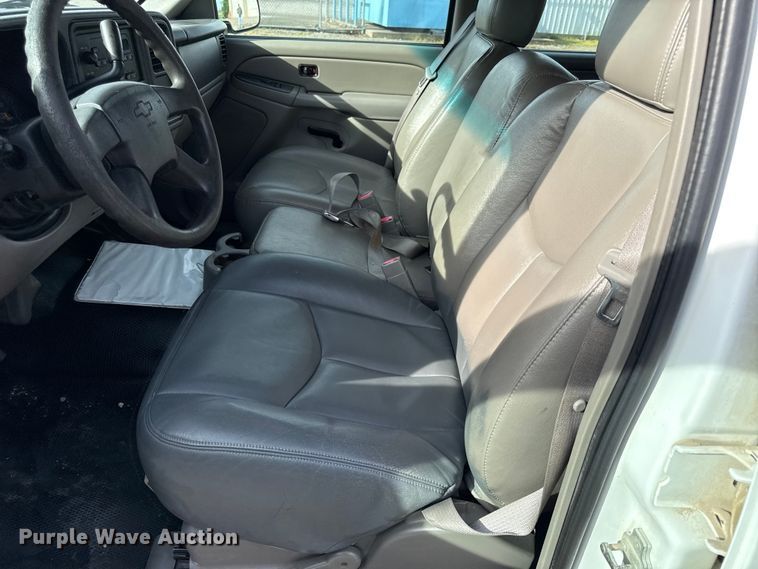 image for item EN0331 2006 Chevrolet Suburban 1500 SUV