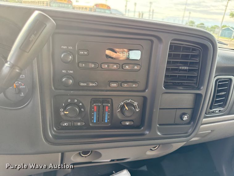 image for item EN0331 2006 Chevrolet Suburban 1500 SUV