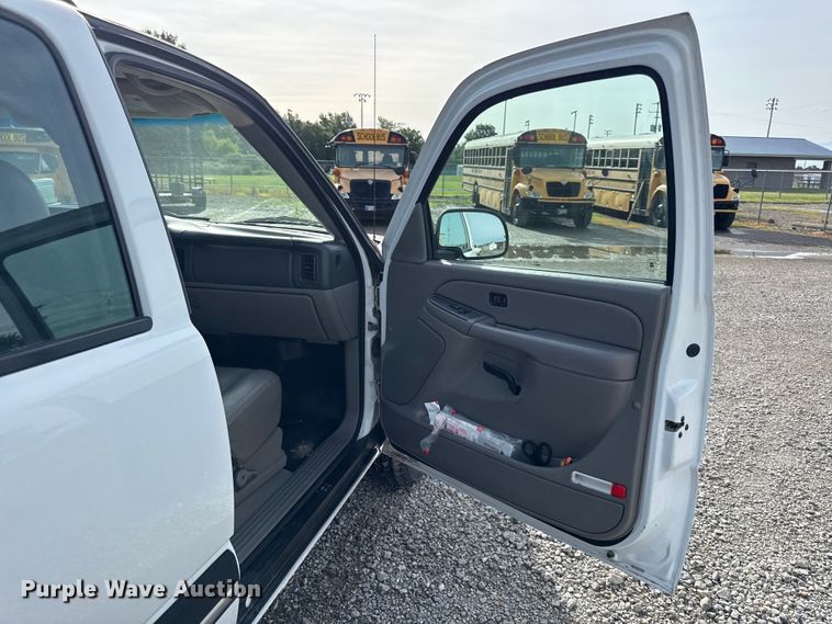 image for item EN0331 2006 Chevrolet Suburban 1500 SUV