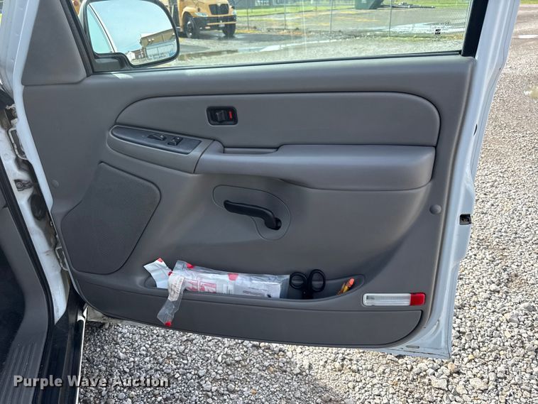 image for item EN0331 2006 Chevrolet Suburban 1500 SUV