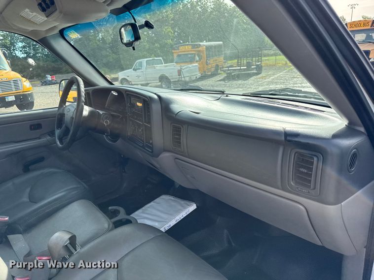 image for item EN0331 2006 Chevrolet Suburban 1500 SUV