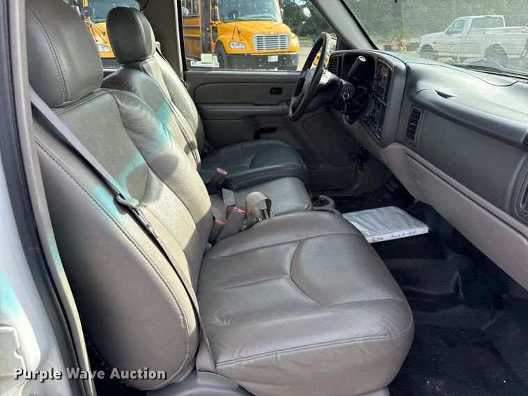image for item EN0331 2006 Chevrolet Suburban 1500 SUV