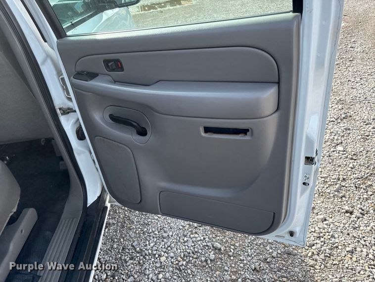 image for item EN0331 2006 Chevrolet Suburban 1500 SUV