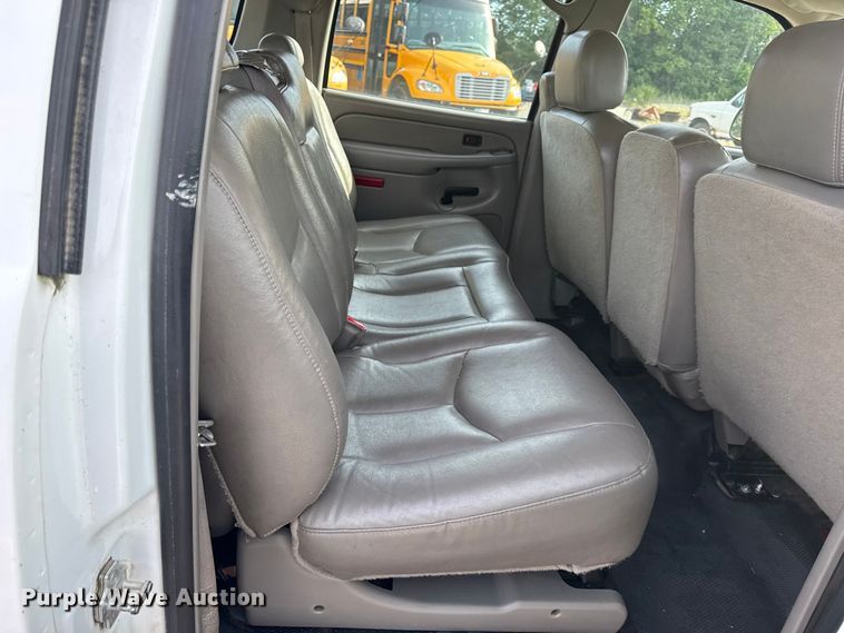 image for item EN0331 2006 Chevrolet Suburban 1500 SUV