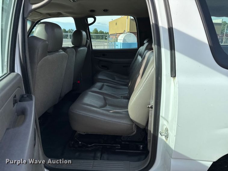 image for item EN0331 2006 Chevrolet Suburban 1500 SUV