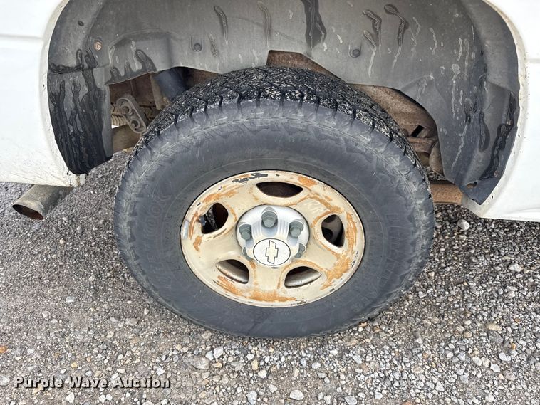 image for item EN0331 2006 Chevrolet Suburban 1500 SUV
