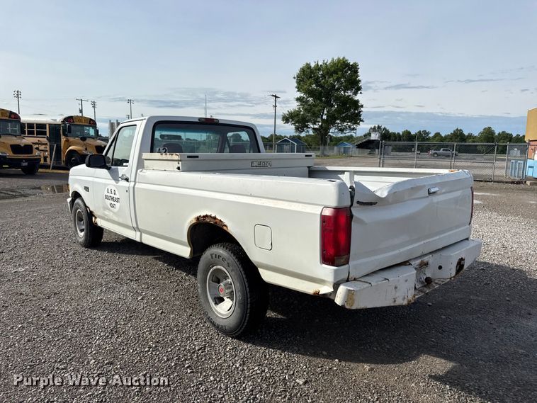 image for item EN0332 1994 Ford F150 XL pickup truck