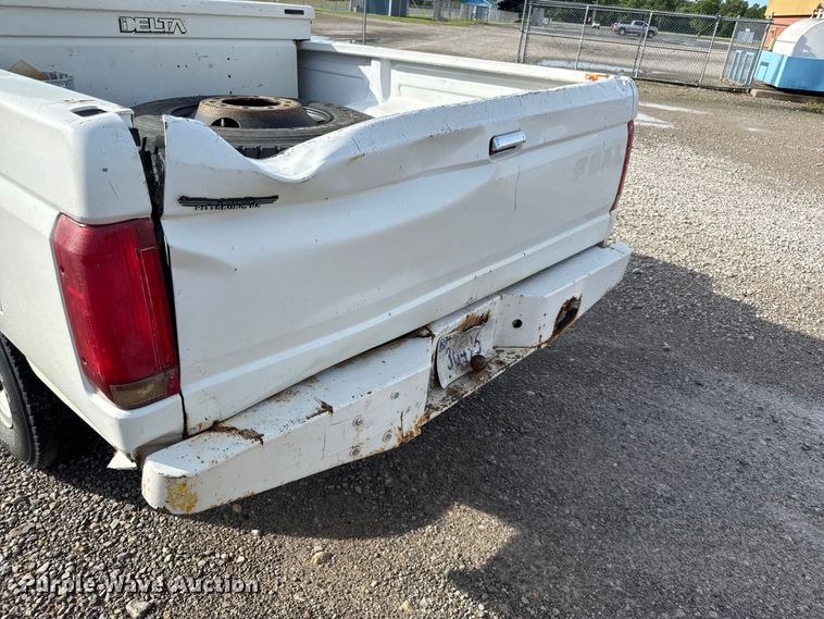 image for item EN0332 1994 Ford F150 XL pickup truck