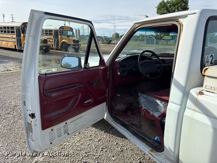 image for item EN0332 1994 Ford F150 XL pickup truck