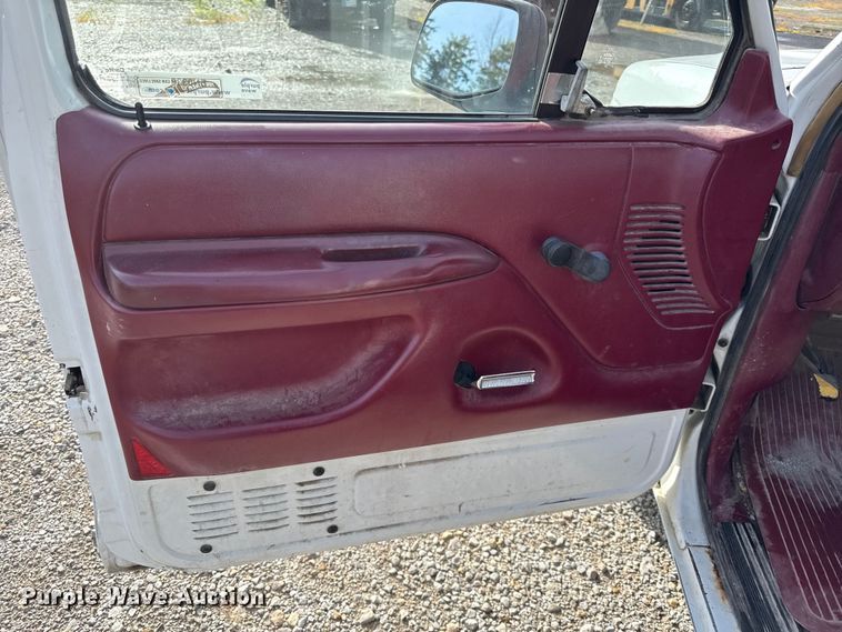 image for item EN0332 1994 Ford F150 XL pickup truck