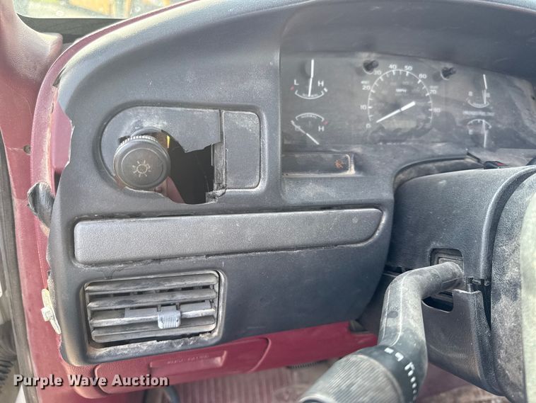 image for item EN0332 1994 Ford F150 XL pickup truck